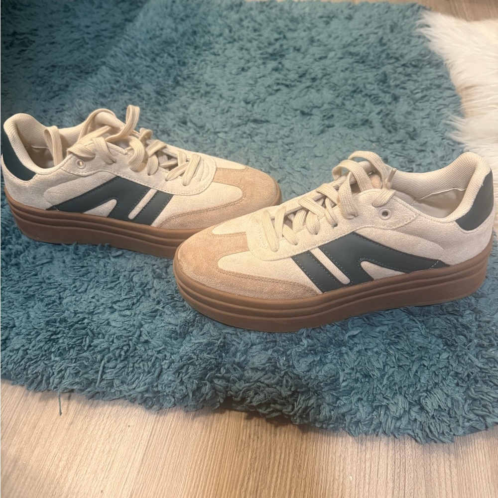 SHEIN Cream and Tan Sneakers